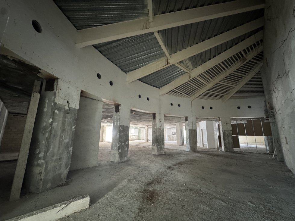 Local #15 en renta de 636 m2 en Plaza Nayandei - Cancún — foto 2