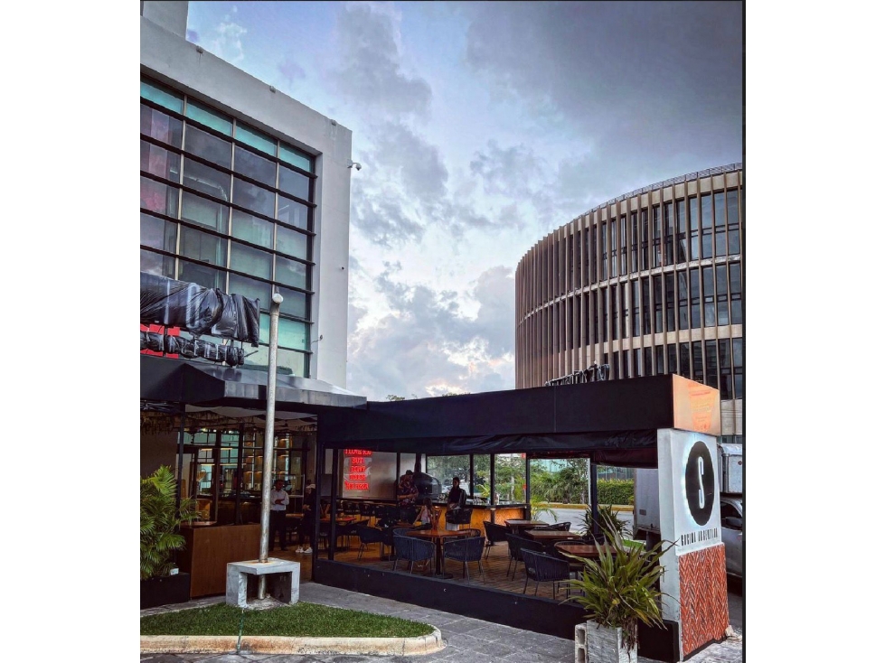 Local en renta de 200 m2 en Plaza Terra Viva, Cancún — foto 2
