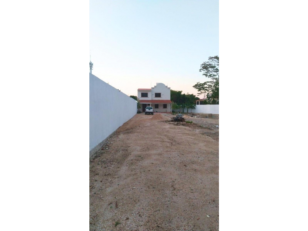 Terreno Comercial de 2000 con Casa en Av Colosio, Cancún