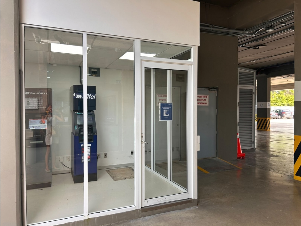 Oficina de 327 m2 en renta con 13 privados en Av. Bonampak, Cancún — foto 2