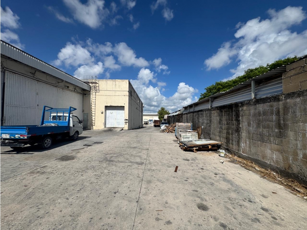 Bodega en renta de 300 m2 en Av. Colosio, Cancún - 2