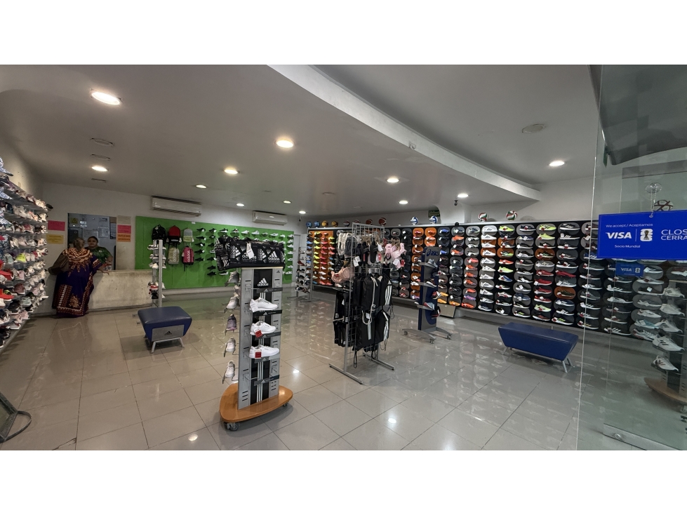Local Comercial en Renta o Venta en La Gran Plaza, Cancún - 2