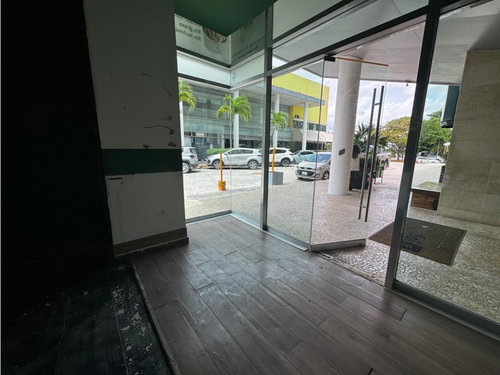 Se renta Local 51 en Plaza Nayandei, Av. Bonampak Cancún — foto 6