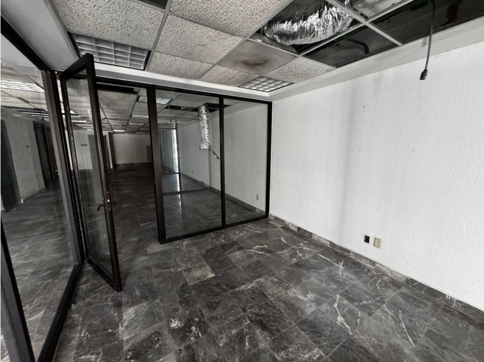 Se renta local en cancún planta baja 194 m2 av. tulum plaza maya - 5