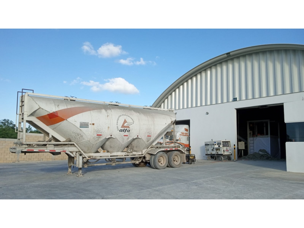 Vende o Renta de Bodega / Cerca de Aeropuerto de Cancún - 1