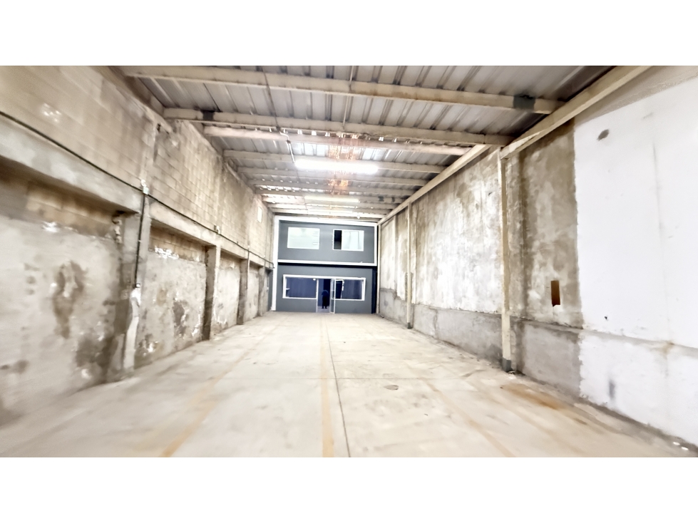 Bodega Comercial con Showroom y Oficinas en Boulevard Colosio, Cancún - 1