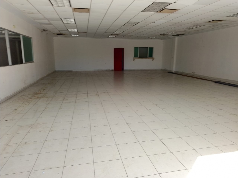 Local comercial de 300 m2 en renta sobre Av. Colosio - Cancún
