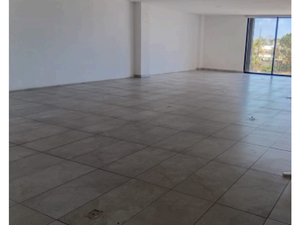 Se Renta Oficina de 112 m2 sobre AV. Colosio Cancún Q.Roo - 2