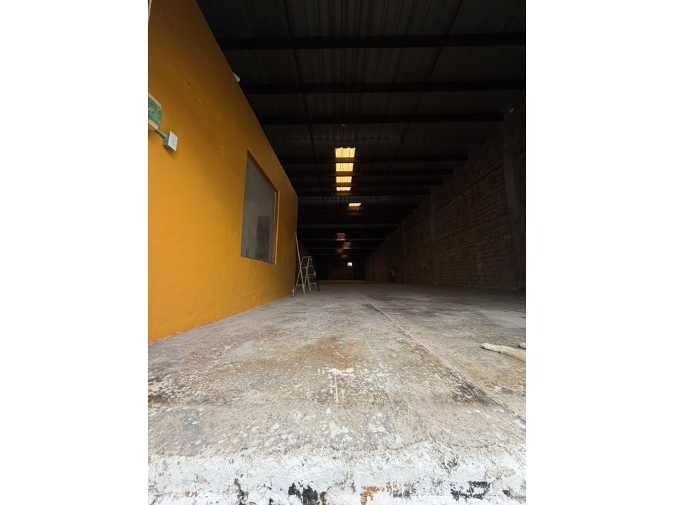 Bodega de 600 m2 con anden en renta en Constru Park - Cancún - 3