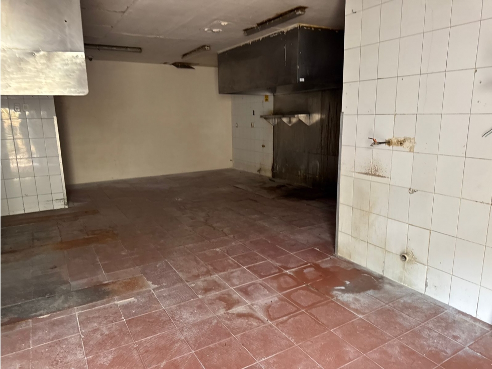 Local 1 en renta de 358m2 Plaza Nayandei - Cancún — foto 3
