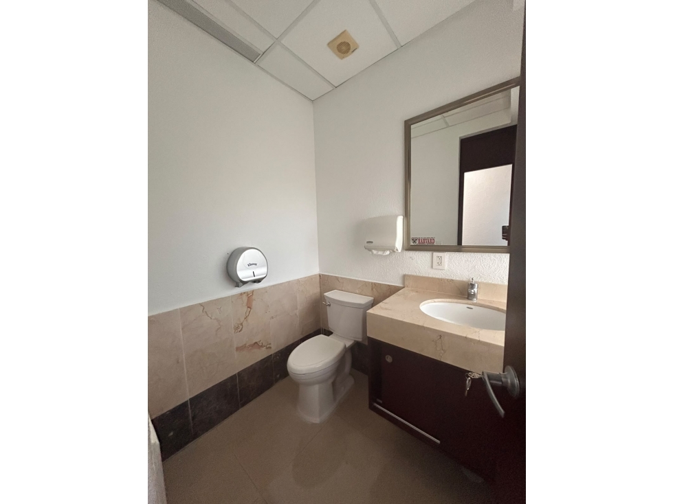 Oficina de 496 m2 en renta en Av. Bonampak, Cancún — foto 3