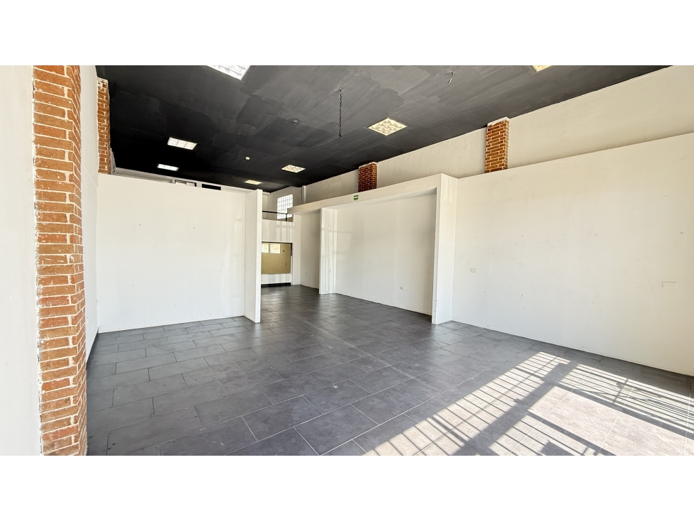 Bodega Comercial con Showroom y Oficinas en Boulevard Colosio, Cancún - 3