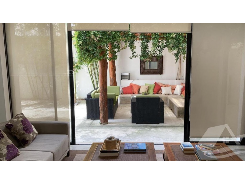 Venta de Casa en Av. Colegios, Col. Alamos, Cancún