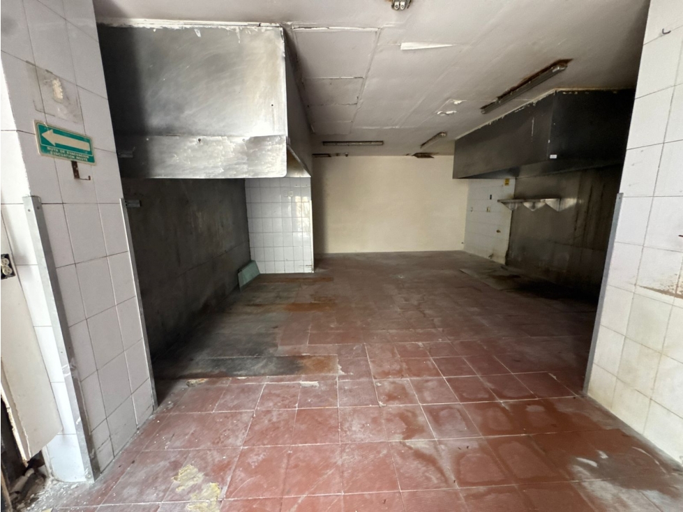 Local 1 en renta de 358m2 Plaza Nayandei - Cancún — foto 4