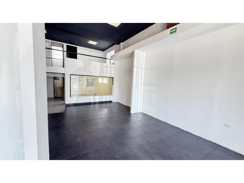 Bodega Comercial con Showroom y Oficinas en Boulevard Colosio, Cancún - 2