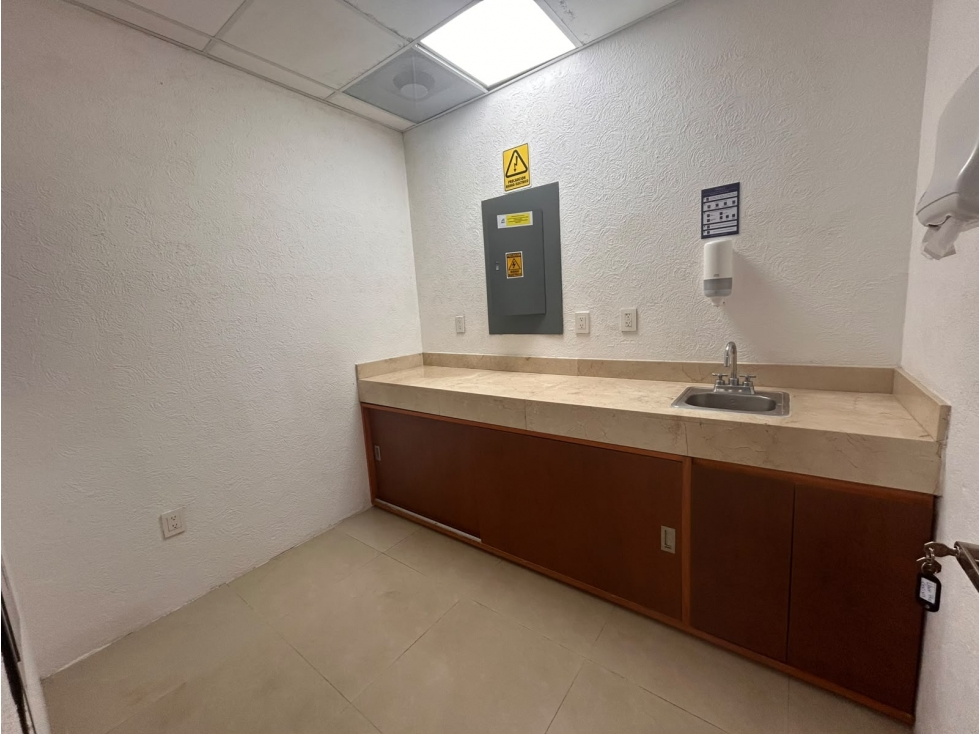 Oficina de 496 m2 en renta en Av. Bonampak, Cancún — foto 5