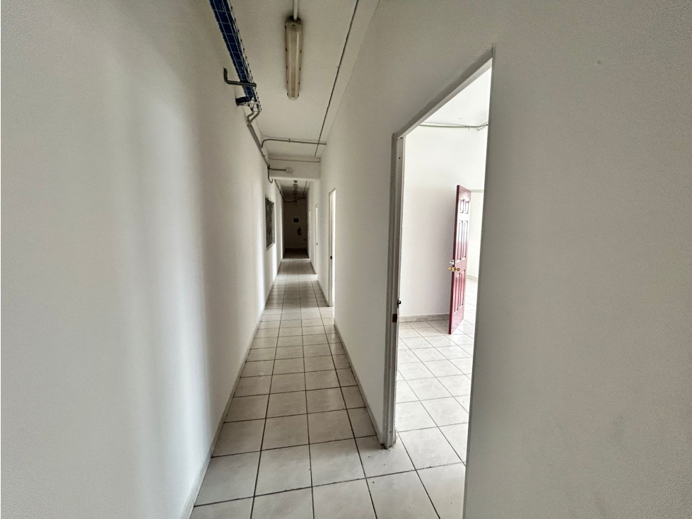 Bodega de 700 m2 en renta en parque APQ Cancún - 6