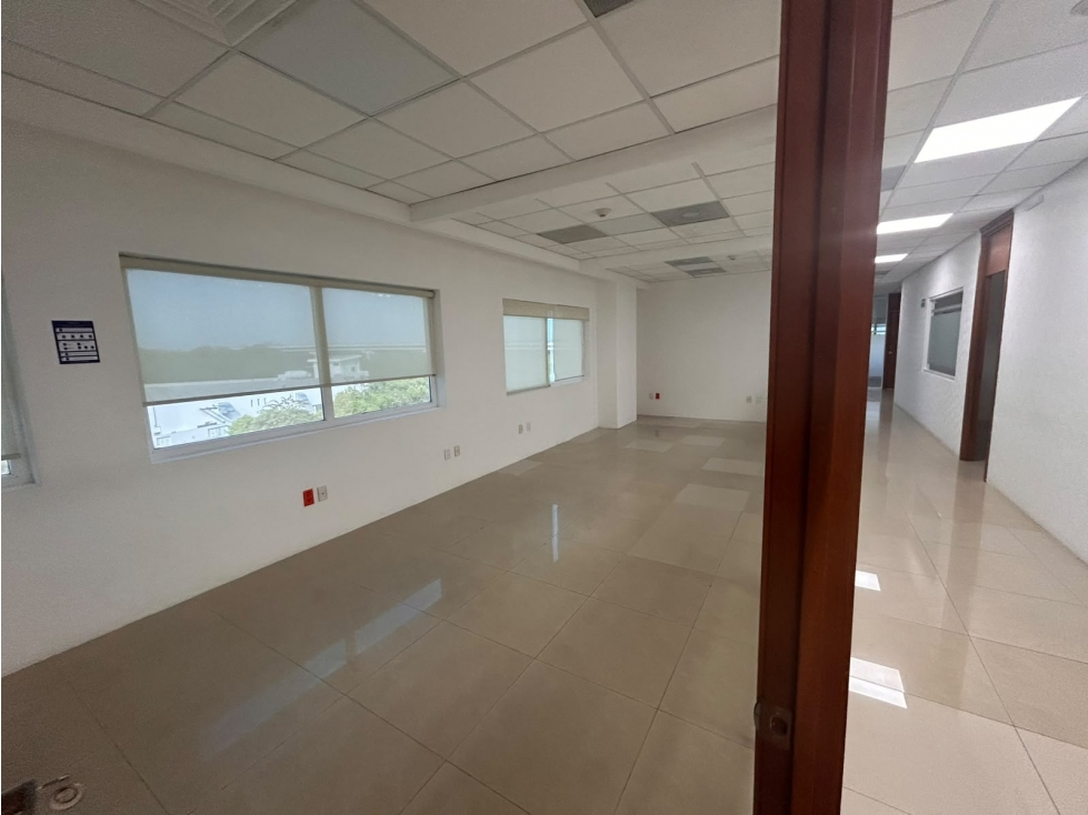 Oficina de 327 m2 en renta con 13 privados en Av. Bonampak, Cancún — foto 6