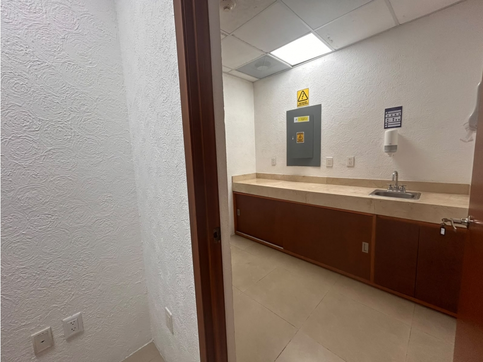 Oficina de 496 m2 en renta en Av. Bonampak, Cancún — foto 6