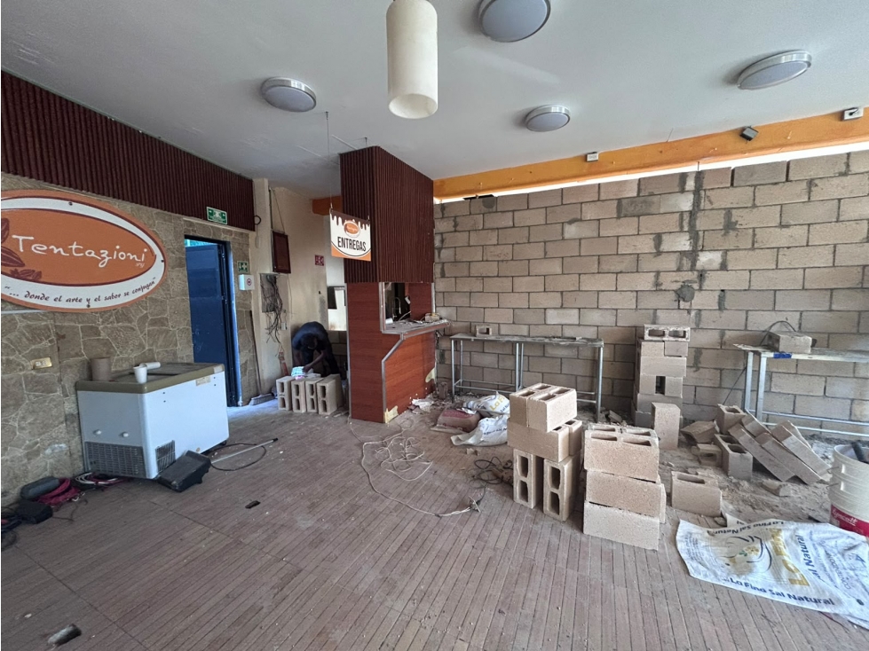 Local de 46 m2 en renta en una Plaza sobre Av. Huayacan, Cancún - 5