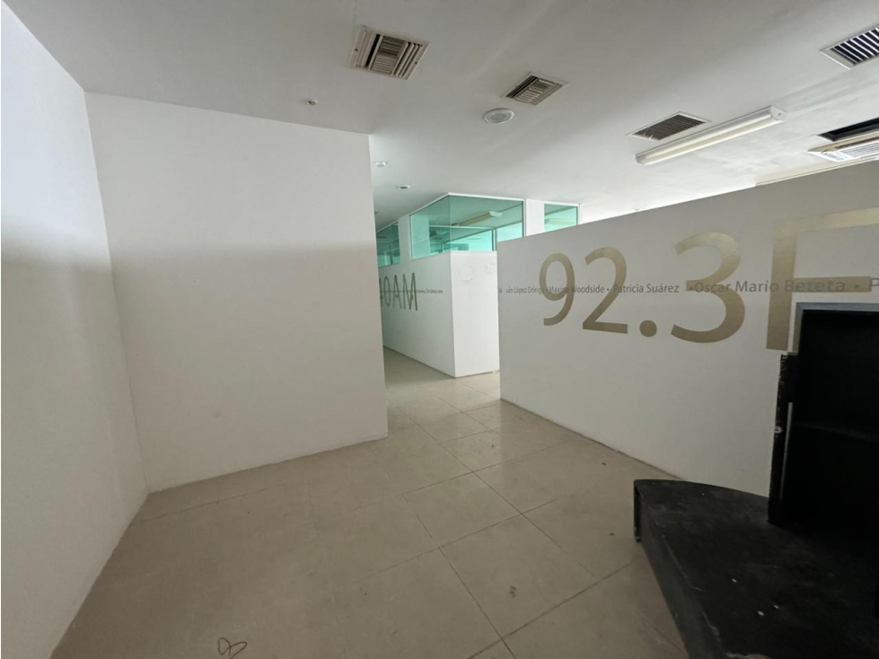 Local/oificina en renta Comercial en Plaza Hollywood - Cancún — foto 3