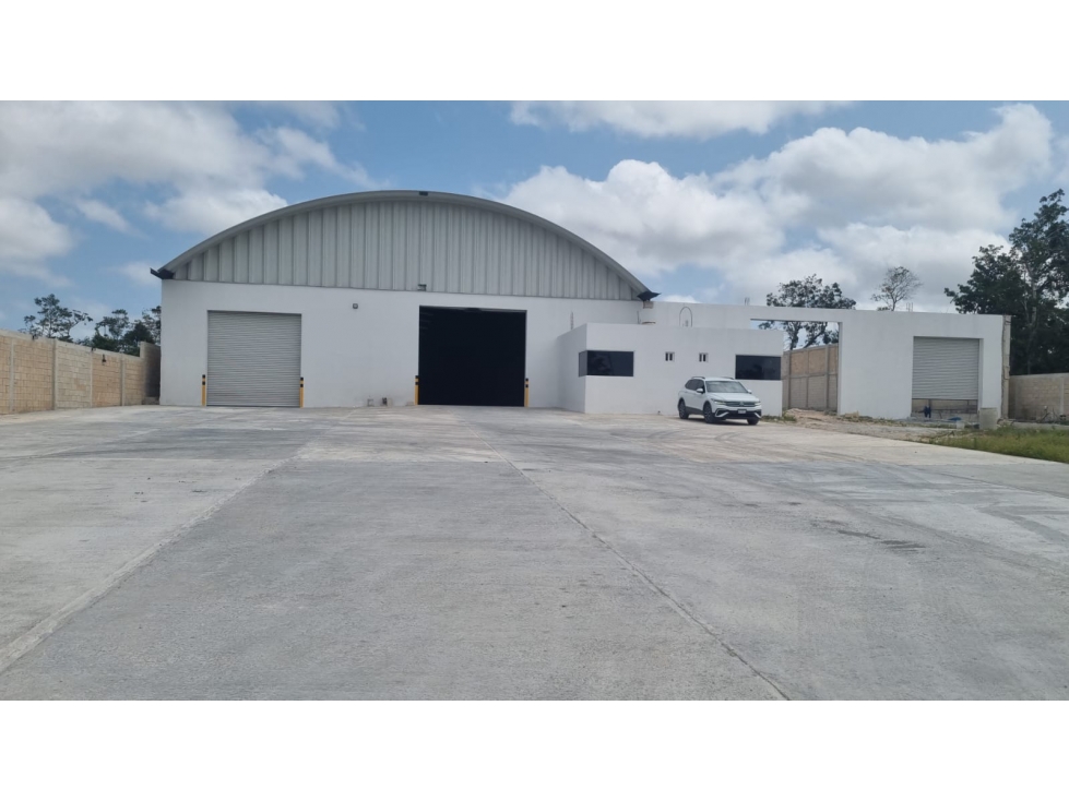 Bodega Industrial en Renta de 3,750 m² sobre Libramiento de Mérida - 3