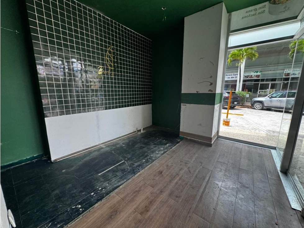 Se renta Local 51 en Plaza Nayandei, Av. Bonampak Cancún — foto 4