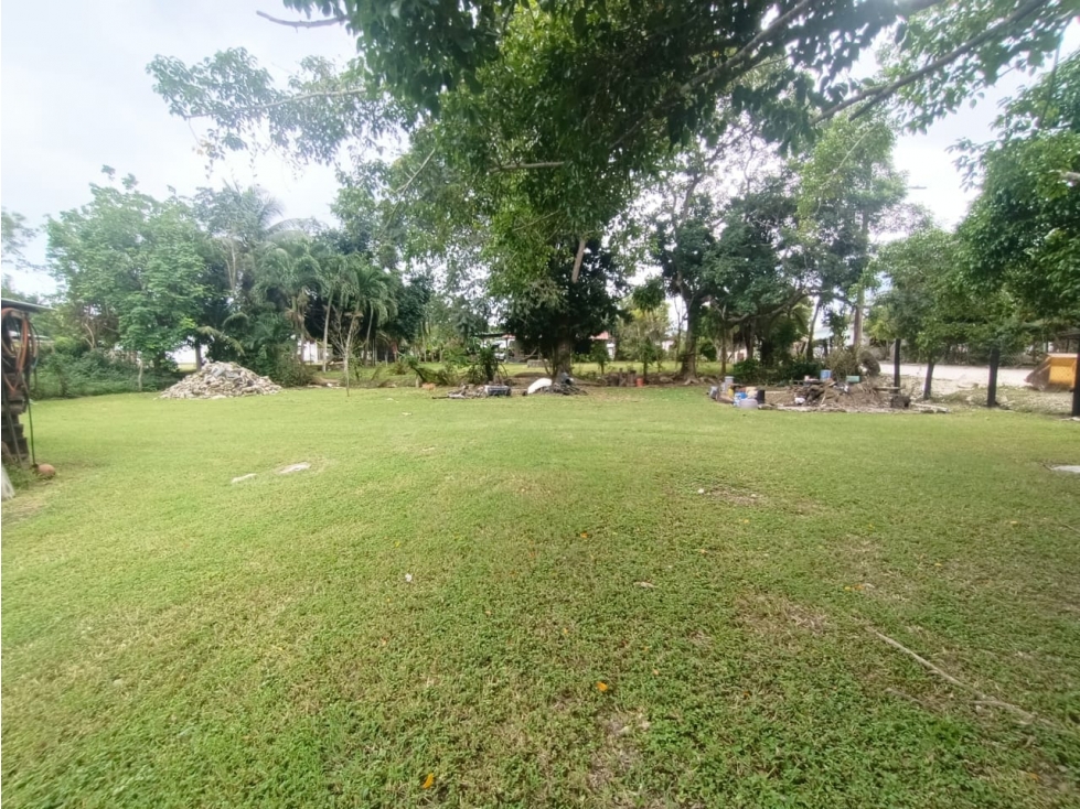Terreno en Venta en Esquina a 350 m de la Laguna - 1