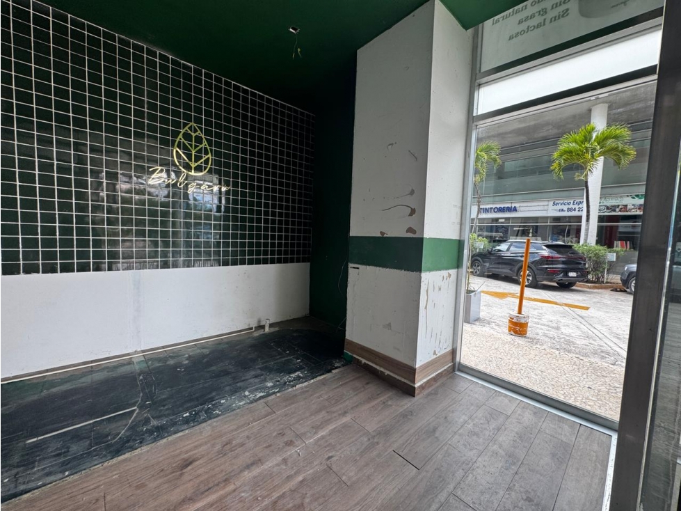 Se renta Local 51 en Plaza Nayandei, Av. Bonampak Cancún — foto 3