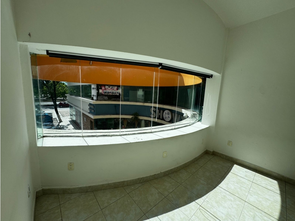 Local dos niveles en renta 70m2 en Plaza Punta Kabah - Cancún — foto 6