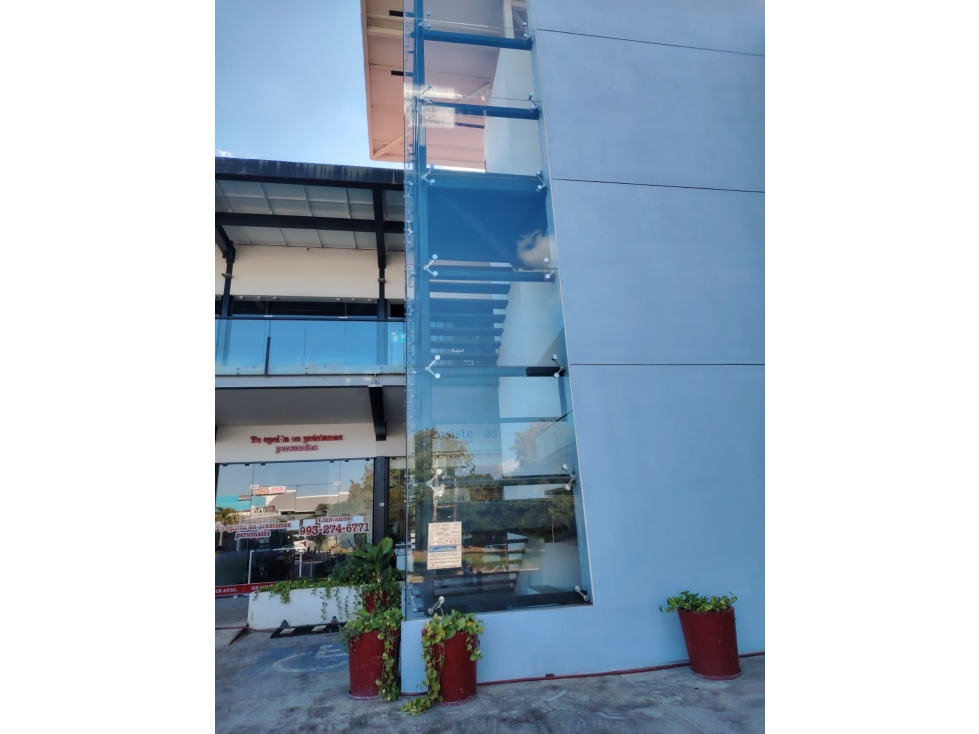 SE RENTA local comercial en Plaza Framboyanes PB - 4