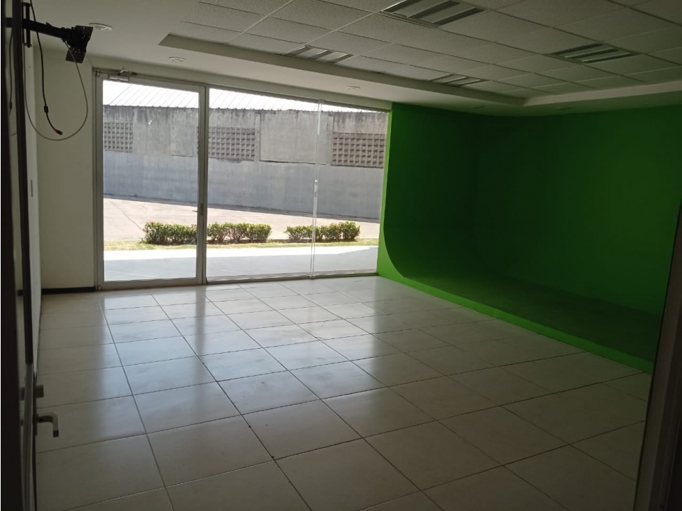 RENTA Local 10 Plaza Terranova - 2