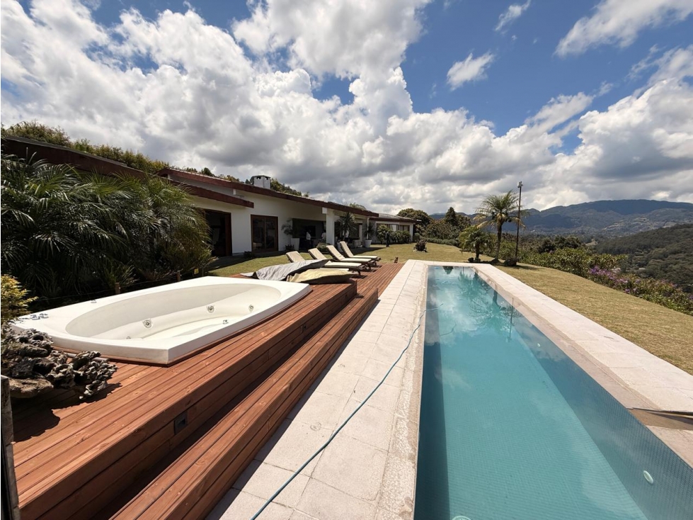 Casa de Lujo en El Tablazo 850 m² de Elegancia, Spa y Piscina Privada — foto 2