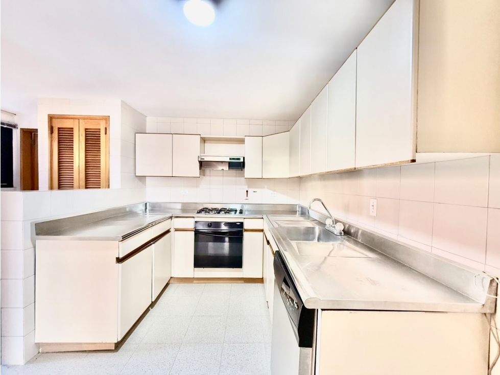 VENDO APARTAMENTO EN LOMA DE EL TESORO - IDEAL PARA REMODELAR — foto 4