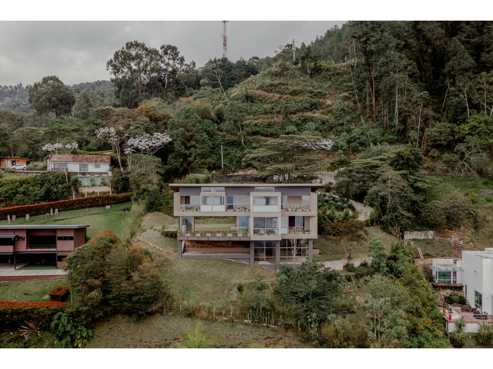 LUJOSA CASA NUEVA CON VISTA INCREIBLE EN EL ALTO DE LAS PALMAS