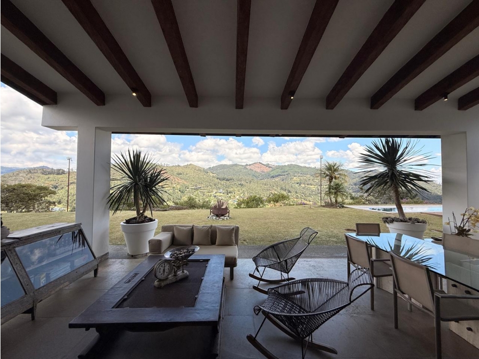 Casa de Lujo en El Tablazo 850 m² de Elegancia, Spa y Piscina Privada — foto 4