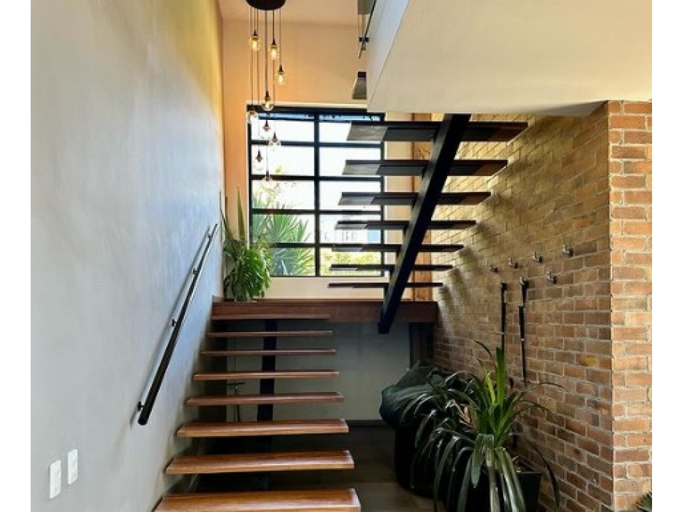 ESPECTACULAR CASA DE DOS NIVELES EN EL ALTO CERCA AL VERMONT — foto 4