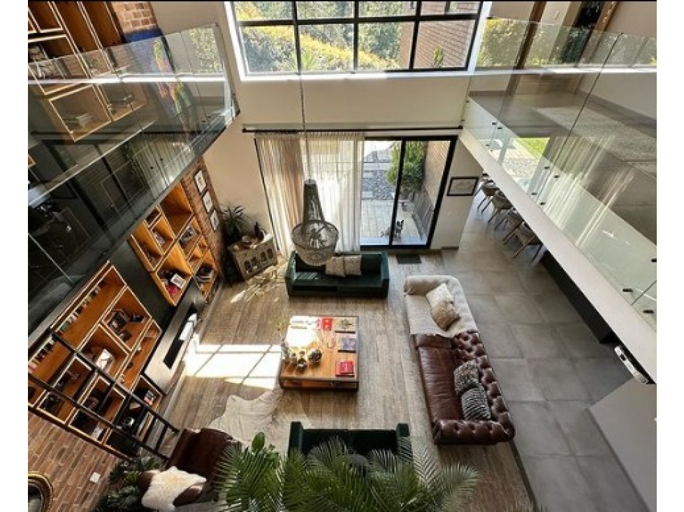 ESPECTACULAR CASA DE DOS NIVELES EN EL ALTO CERCA AL VERMONT — foto 5