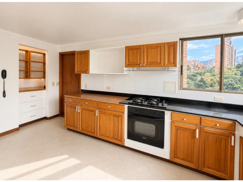 APARTAMENTO EN ARRIENDO | AMPLIOS ESPACIOS Y EXCLUSIVO ENTORNO — foto 5