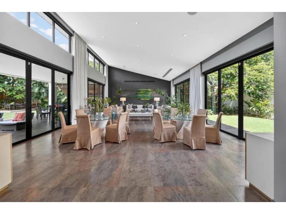 LUJOSO RESIDENCIAL EN COSTA DEL ESTE - VENTA