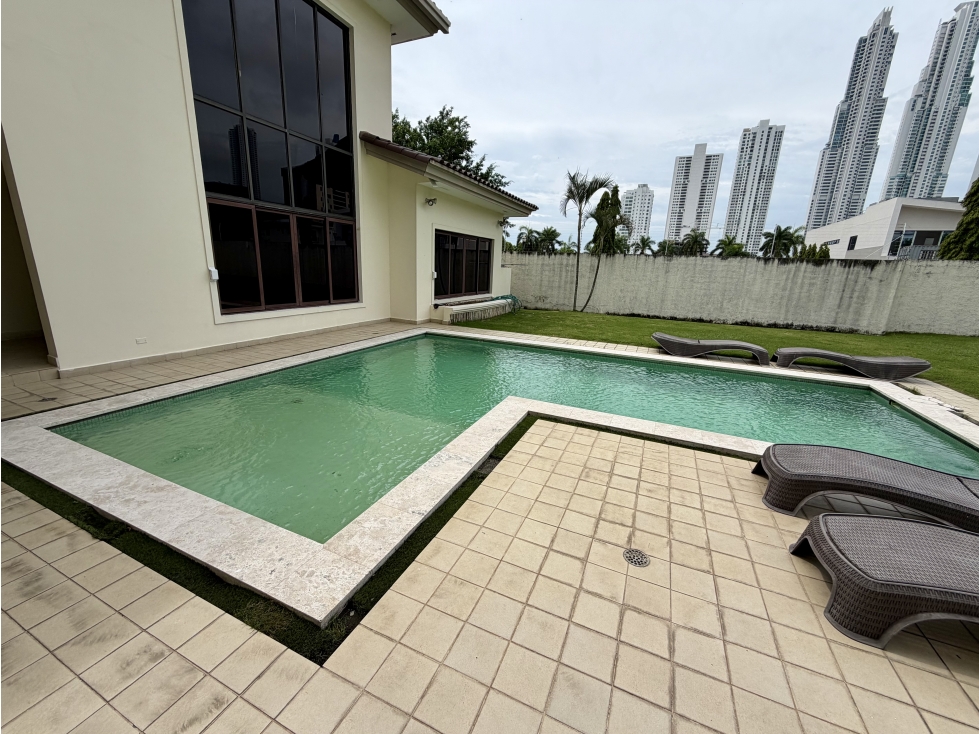 CASA PASEO DEL PARQUE - COSTA DEL ESTE - VENTA