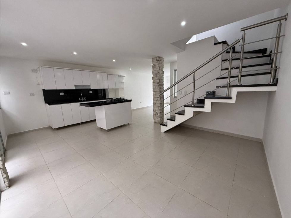 VENTA DE HERMOSA CASA DE TRES NIVELES EN GUALANDAY - LA CEJA — foto 2