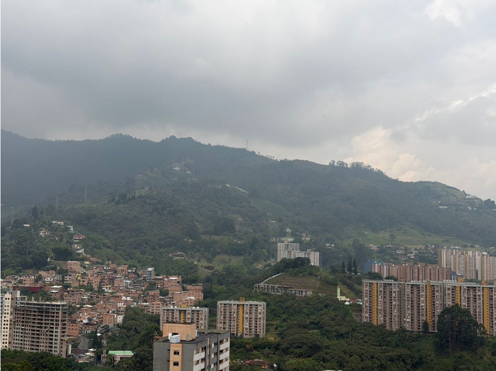 VENTA DE APARTAMENTO EN LOMA DE LAS BRUJAS- VISTA A CIUDAD — foto 4