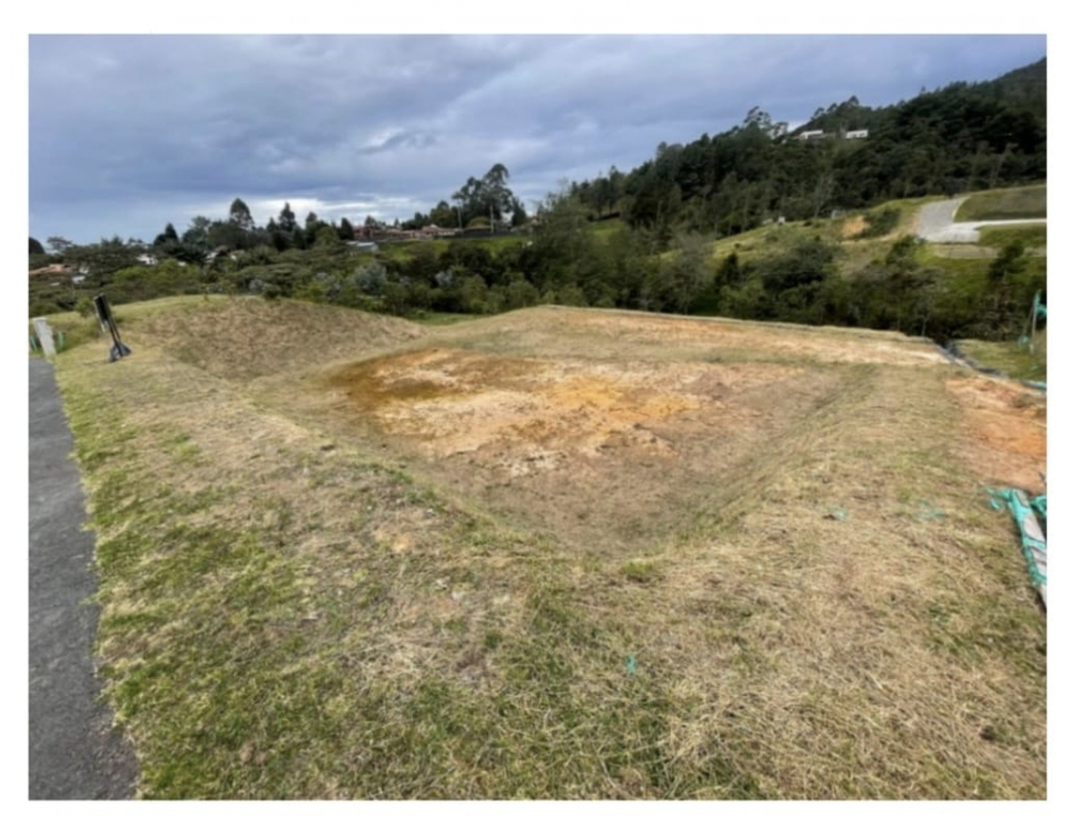 VENTA DE LOTE EN PARCELACIÓN CON BUENA UBICACIÓN - ALTOS ESCOBERO — foto 2