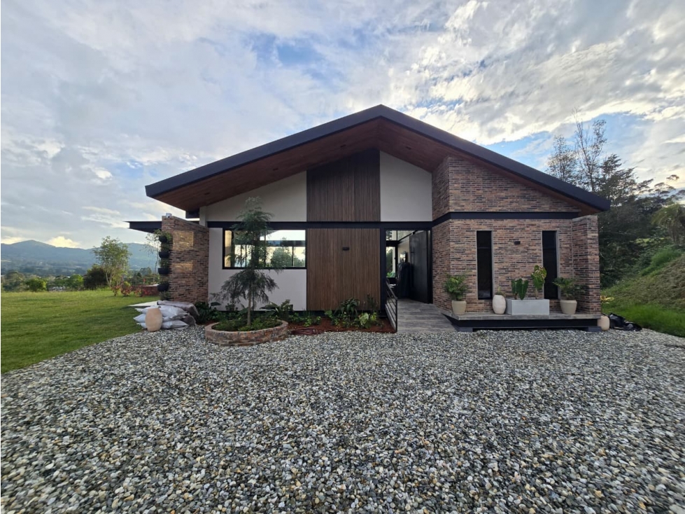 VENTA DE CASA CAMPESTRE EN EL SECTOR CAPIRO- LA CEJA