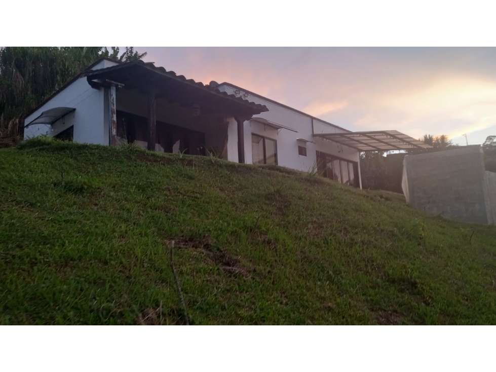 VENTA DE FINCA CON DOS CASA INDEPENDIENTES EN SANTUARIO - PANTANILLO - 2