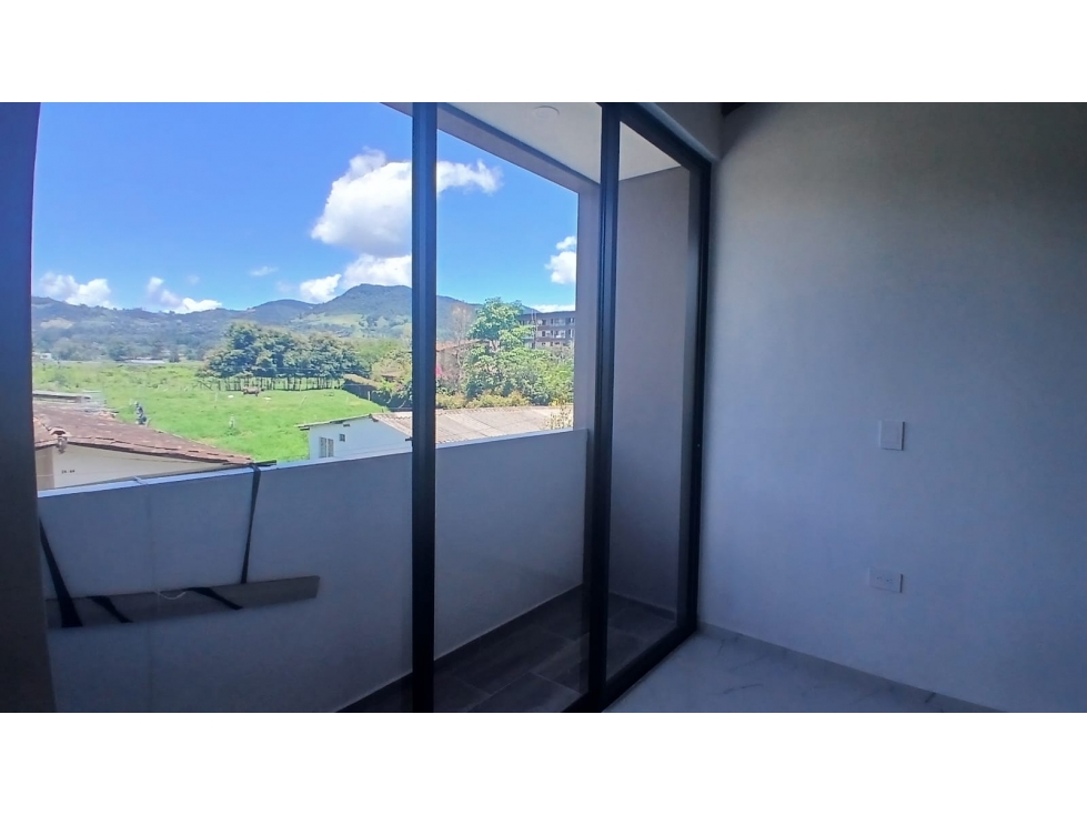 VENTA DE CASA EN LA CEJA - UNIDAD ABIERTA EXCELENTE UBICACIÓN