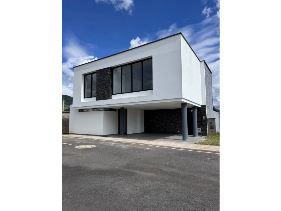 VENTA ESPECTACULAR CASA EN LA CEJA CONDOMINIO SANTA MARIA