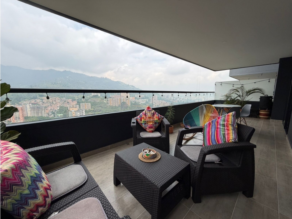 VENTA DE APARTAMENTO EN LOMA DE LAS BRUJAS- VISTA A CIUDAD — foto 2