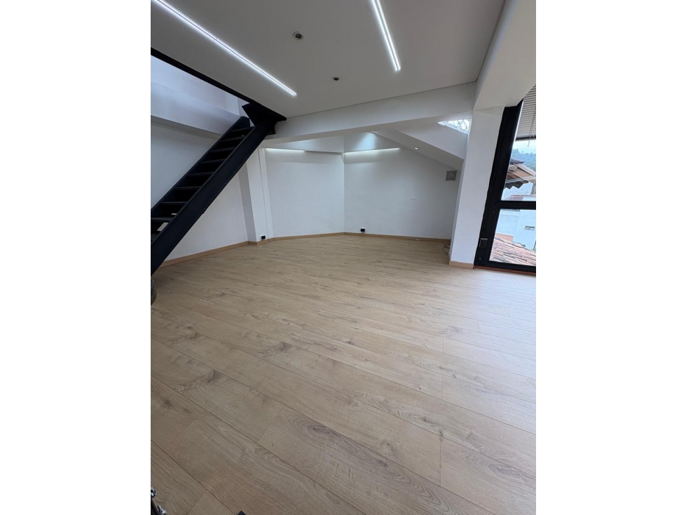 VENTA LOCAL COMERCIAL-CON DOBLE DESTINACIÓN-MALL EN EL RETIRO — foto 4
